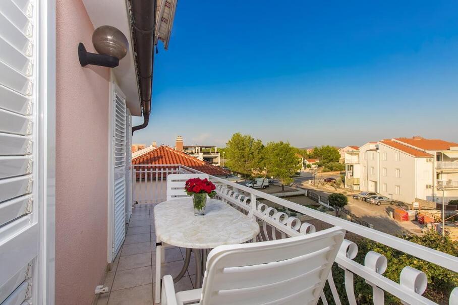 Apartments Tonimir Vodice Eksteriør bilde