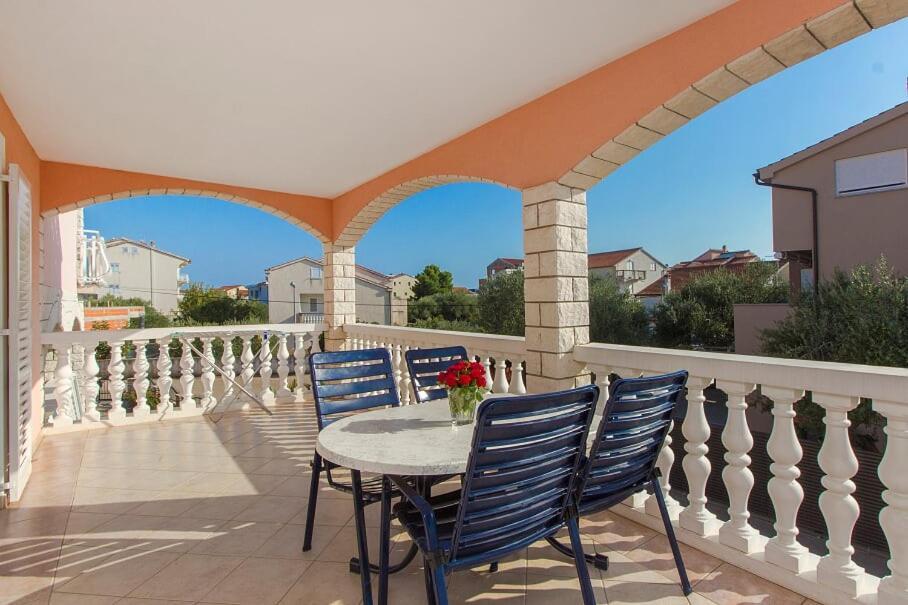 Apartments Tonimir Vodice Eksteriør bilde